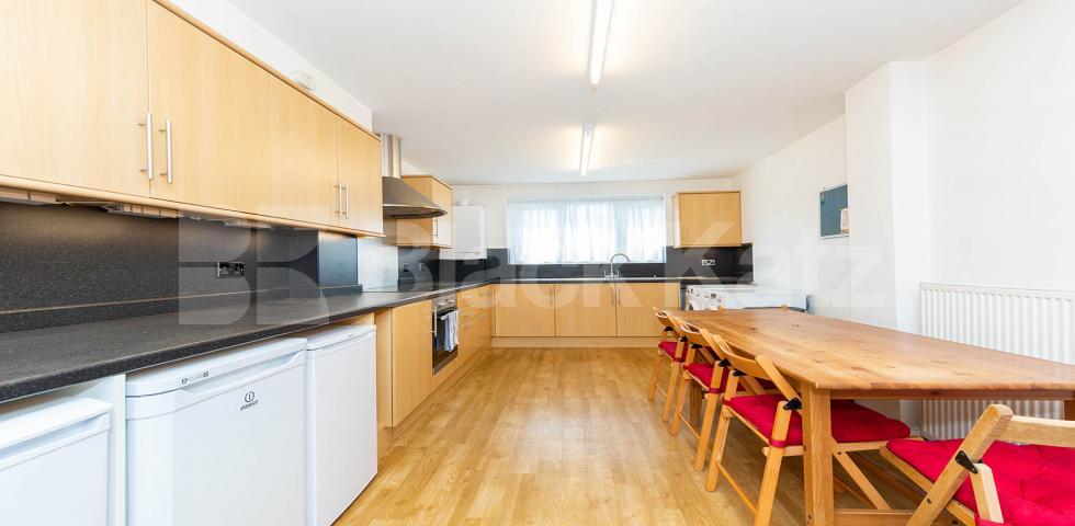 			6 Bedroom, 3 bath, 2 reception House			 Duckett Road, HARRINGAY - HORNSEY
